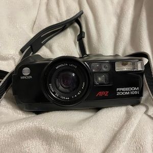 Minolta APZ Freedom Zoom 105i point and shoot 35mm camera